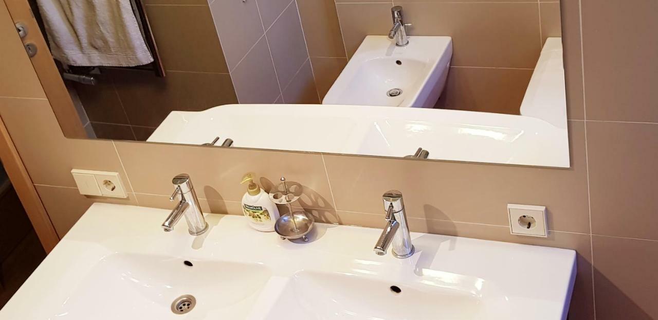 Exceptional Uzupis Bridge 3 Bedroom Apartment VNO Extérieur photo
